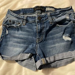 Size 2 low waisted shorty shorts form aeropostale. preloved!